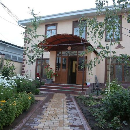 Medi Guest House Osh Exterior foto