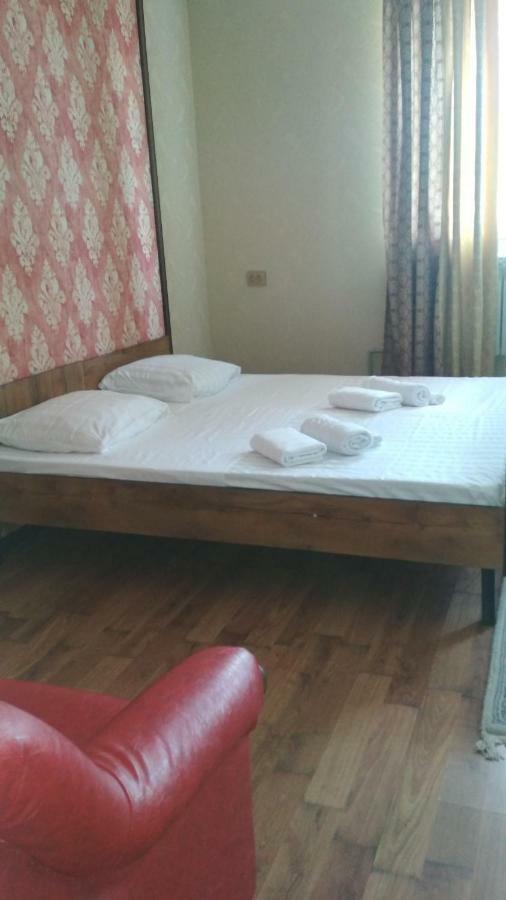 Medi Guest House Osh Exterior foto